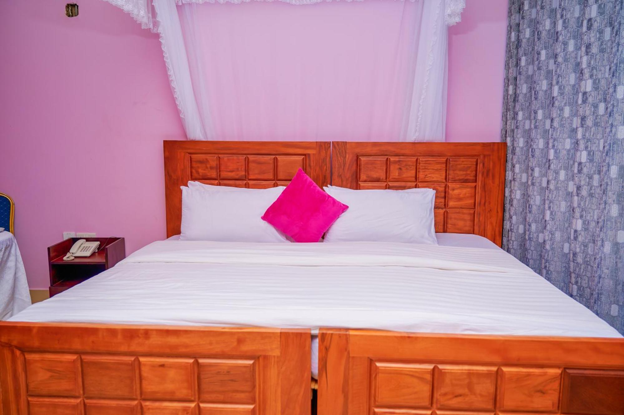 Twin Towers Hotel Kampala Luaran gambar