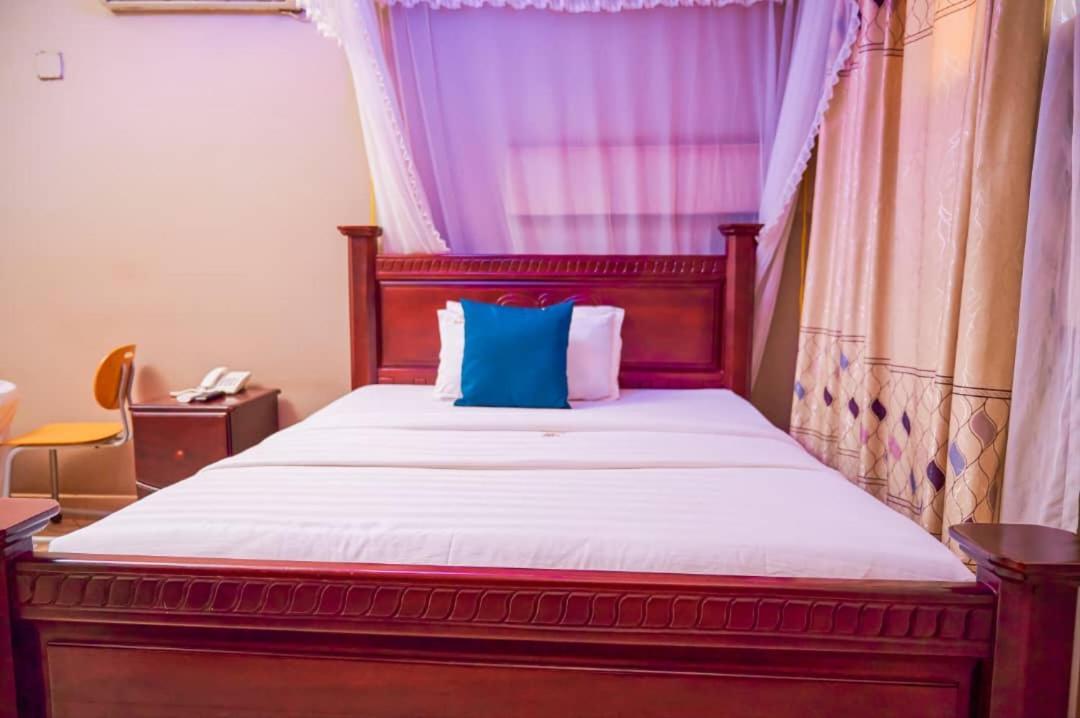 Twin Towers Hotel Kampala Luaran gambar