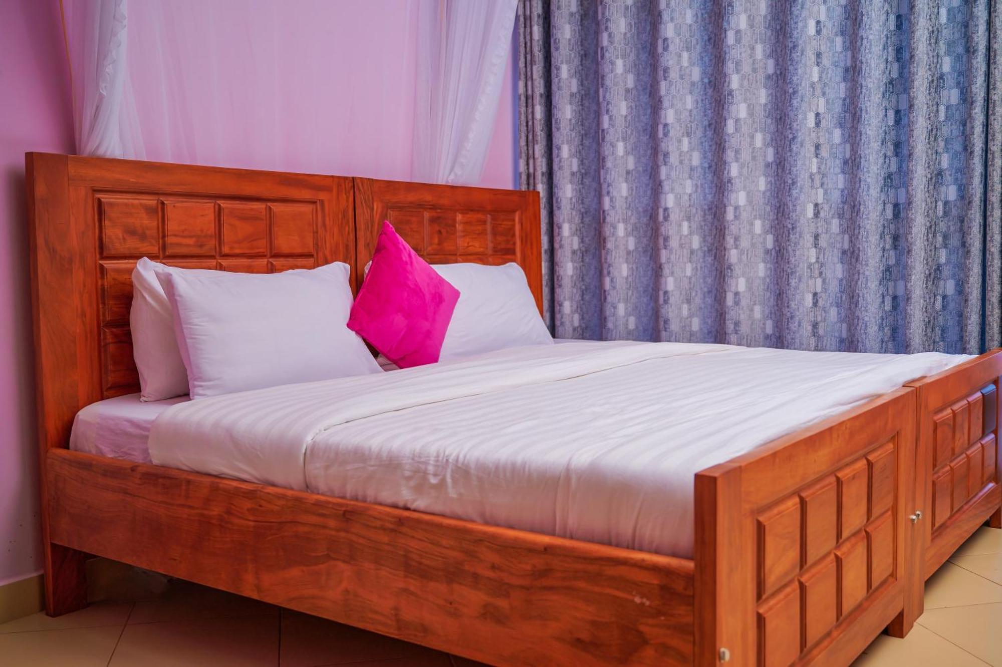 Twin Towers Hotel Kampala Luaran gambar